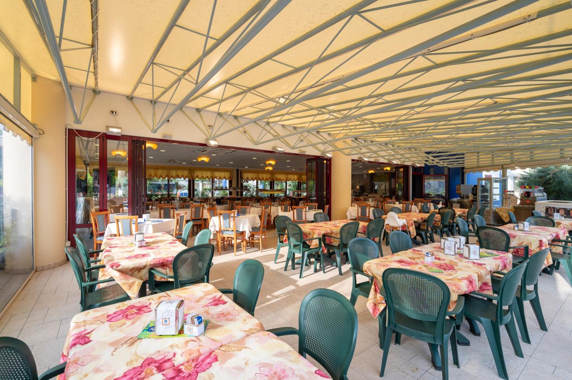 Villaggio Planetarium Resort 비비오네 외부 사진