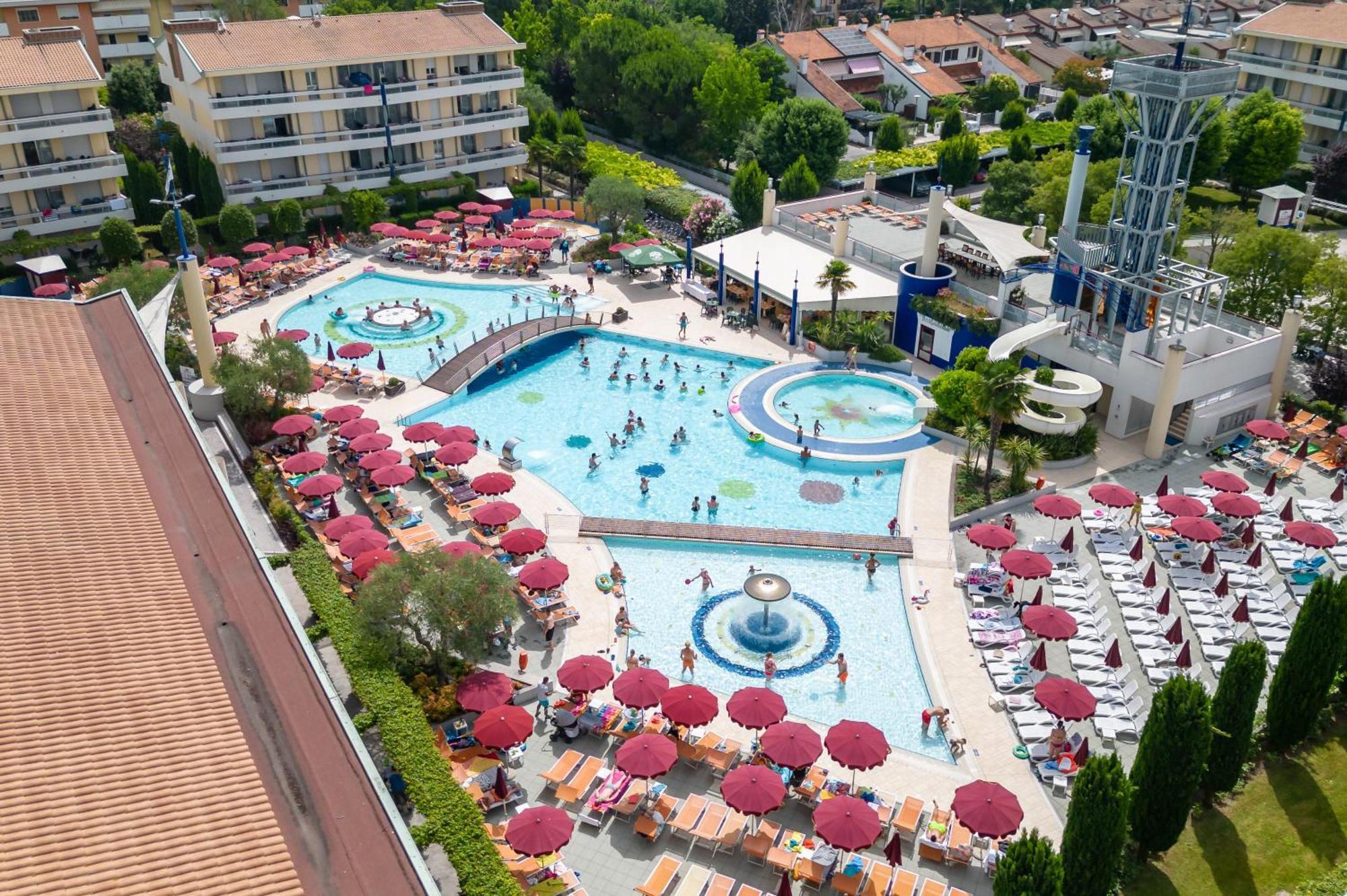 Villaggio Planetarium Resort 비비오네 외부 사진