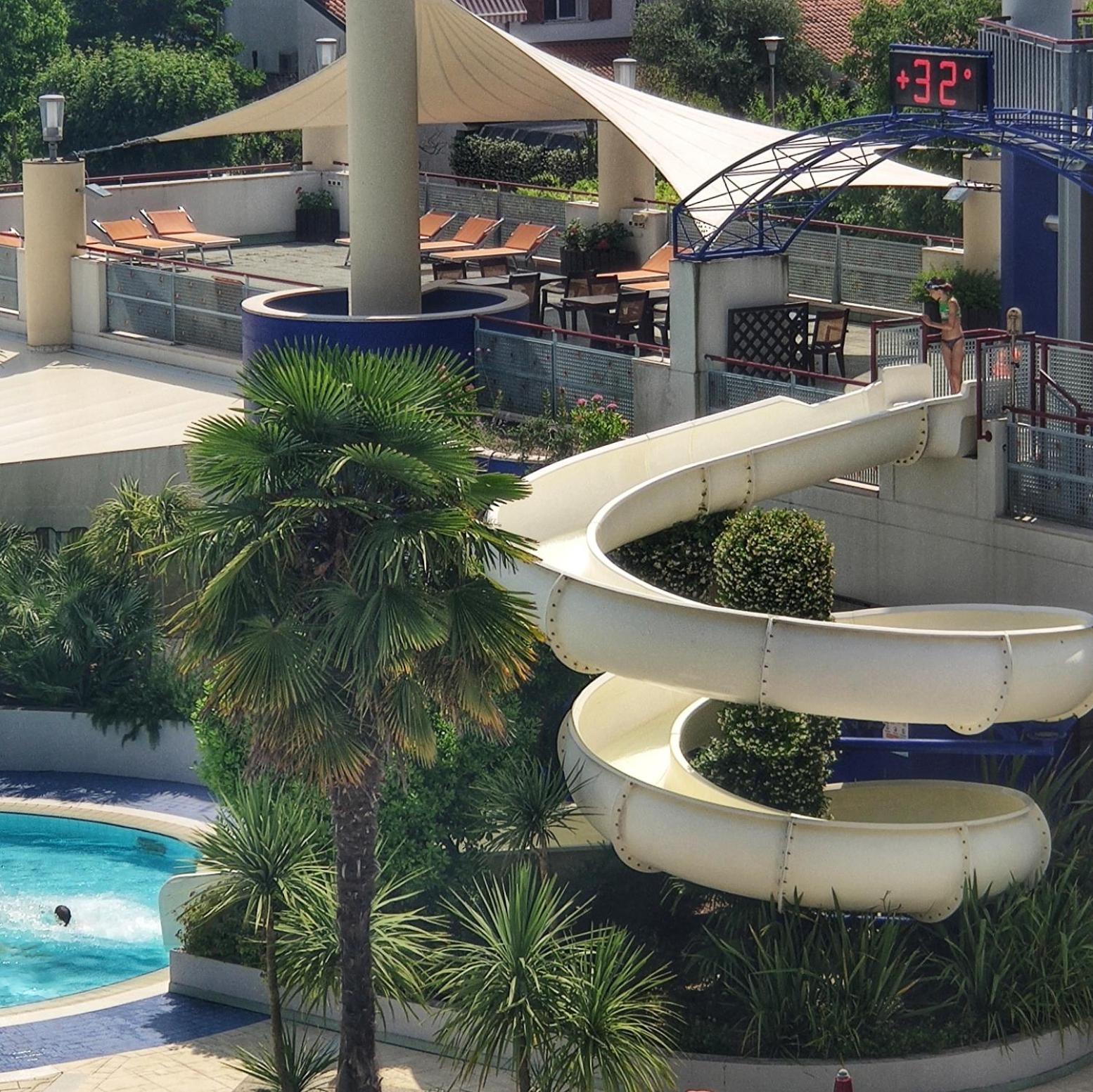 Villaggio Planetarium Resort 비비오네 외부 사진